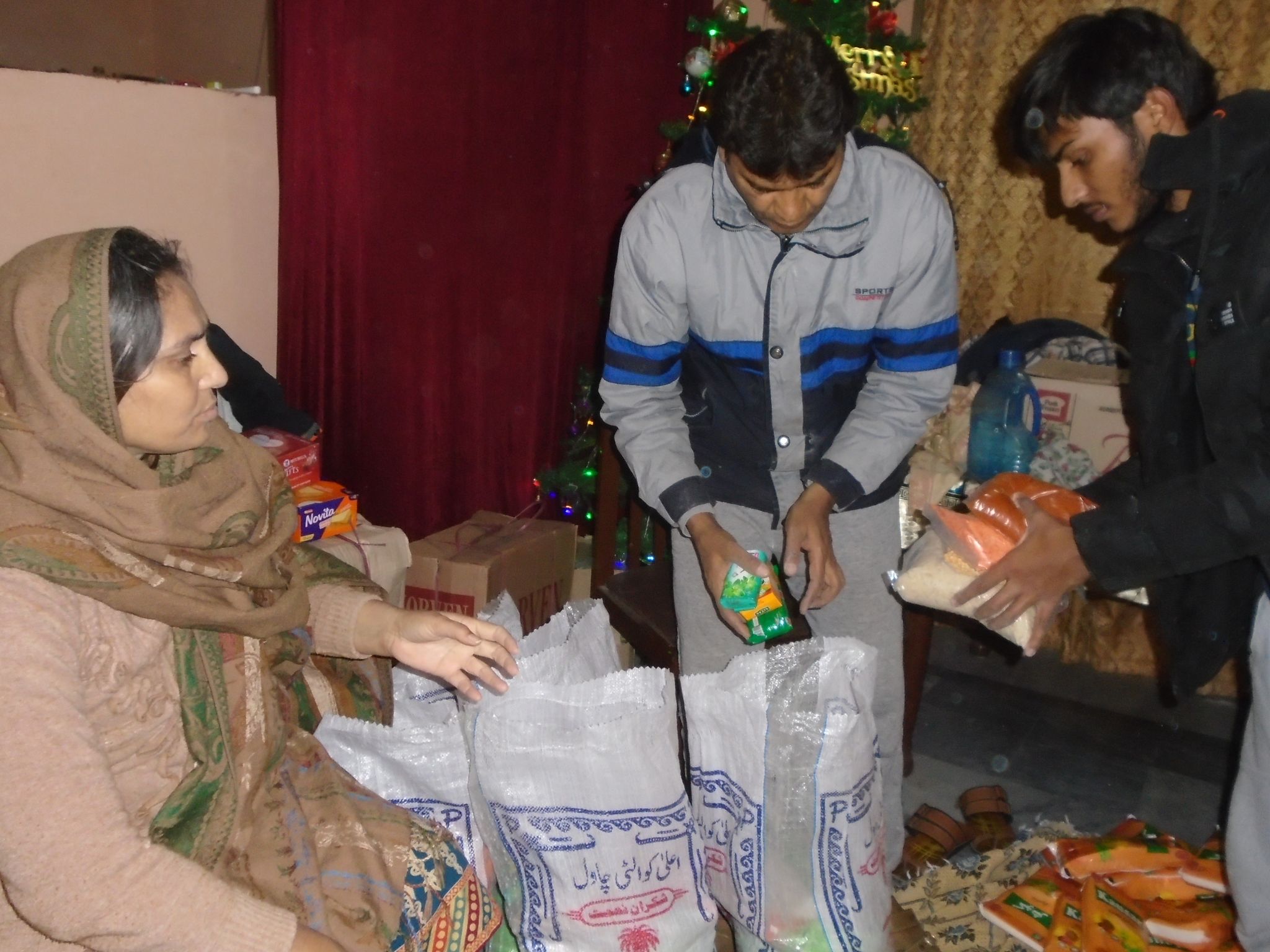 Sister-Shasteen-Paster-Pervaiz-and-brother-Joseph-creating-bags-to-give-away2